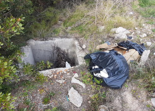 Fotografija 7 - Manje cvijeća, previše smeća, pogotovo građevinskog otpada: Sve to krasi put prema šetnici u kanalu!