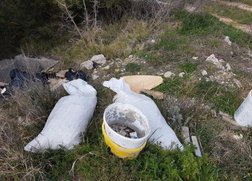 Fotografija 9 - Manje cvijeća, previše smeća, pogotovo građevinskog otpada: Sve to krasi put prema šetnici u kanalu!