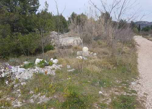 Fotografija 10 - Manje cvijeća, previše smeća, pogotovo građevinskog otpada: Sve to krasi put prema šetnici u kanalu!