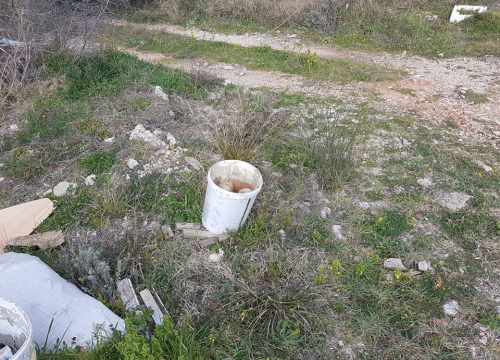 Fotografija 13 - Manje cvijeća, previše smeća, pogotovo građevinskog otpada: Sve to krasi put prema šetnici u kanalu!