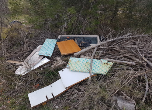 Fotografija 14 - Manje cvijeća, previše smeća, pogotovo građevinskog otpada: Sve to krasi put prema šetnici u kanalu!