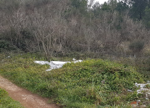 Fotografija 15 - Manje cvijeća, previše smeća, pogotovo građevinskog otpada: Sve to krasi put prema šetnici u kanalu!