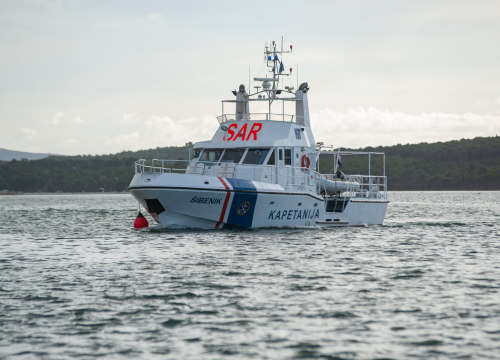 Kod Žirja rano jutros potonuo ribarski brod 'Baba Mare': Dva člana posade spašena neozlijeđena