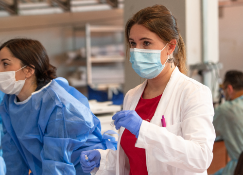 Fotografija 18 - Na Baldekin po svoju dozu ide 480 ljudi: Bivša medicinska sestra Ana Paić prva je cijepljena protiv covida