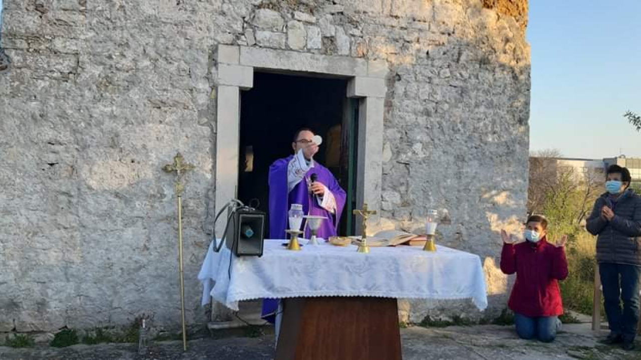 Na Vidicima održan Križni put od crkve sv. Petra do crkve sv. Mare