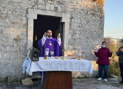 Fotografija 9 - Na Vidicima održan Križni put od crkve sv. Petra do crkve sv. Mare