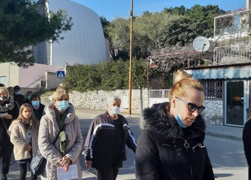 Fotografija 17 - Na Vidicima održan Križni put od crkve sv. Petra do crkve sv. Mare