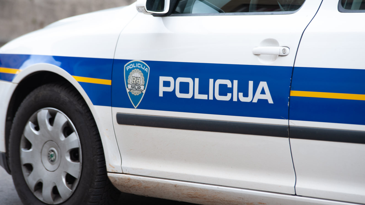 Motociklist sletio s ceste kod Brela, podlegao ozljedama u splitskoj bolnici