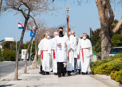 Fotografija 4 - Procesijom, misom i blagoslovom maslinovih grančica Šibenčani proslavili Cvjetnicu