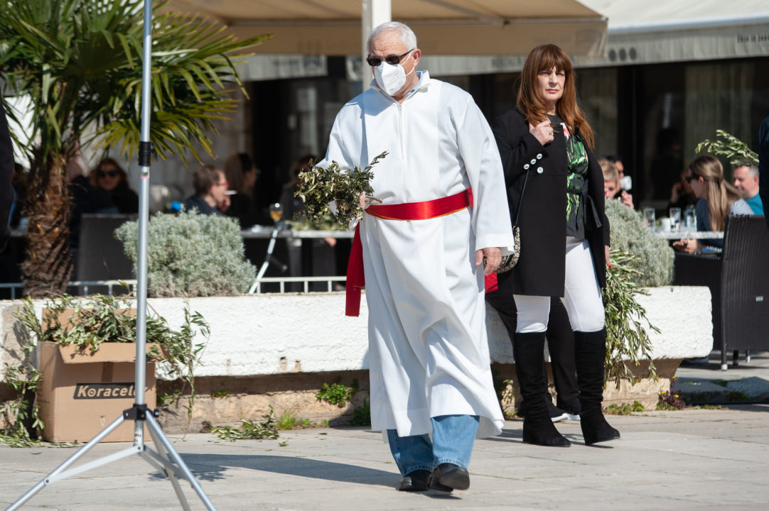 Procesijom, misom i blagoslovom maslinovih grančica Šibenčani proslavili Cvjetnicu