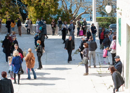 Fotografija 19 - Procesijom, misom i blagoslovom maslinovih grančica Šibenčani proslavili Cvjetnicu