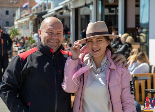 Fotografija 13 - Uskrs u Vodicama: Lijepo vrijeme izmamilo ljude u đir po rivi i druženje uz kavu