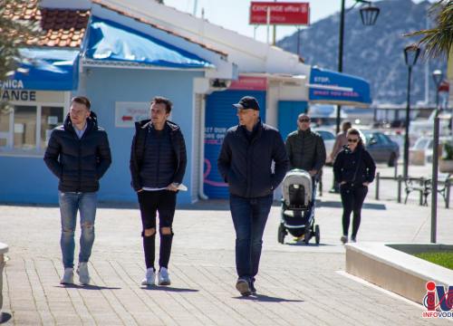 Fotografija 17 - Uskrs u Vodicama: Lijepo vrijeme izmamilo ljude u đir po rivi i druženje uz kavu
