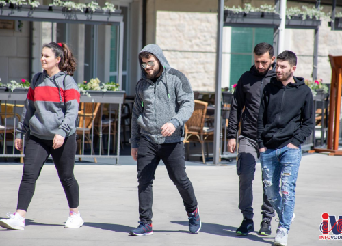 Fotografija 4 - Uskrs u Vodicama: Lijepo vrijeme izmamilo ljude u đir po rivi i druženje uz kavu