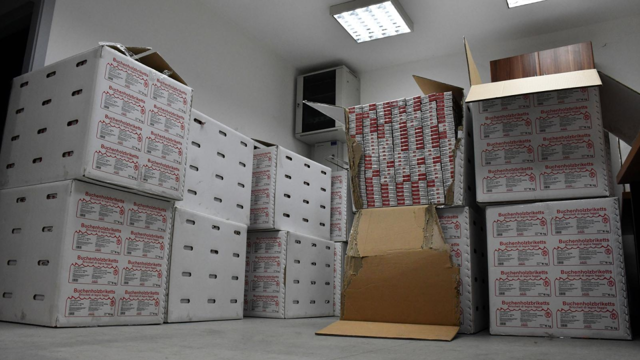 Uskok podignuo optužnicu protiv krijumčara cigareta, među njima policajac i carinik