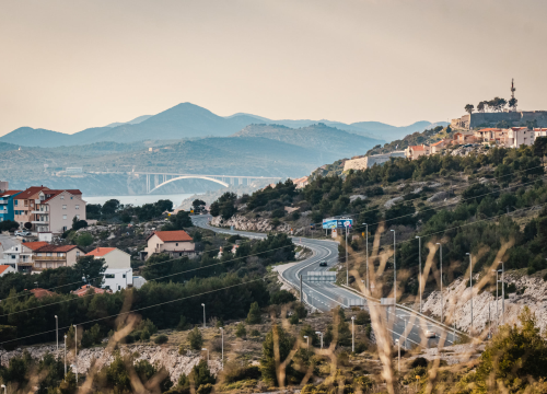 Šibenskoj policiji dragovoljno predao oružje: Tri kutije baruta, 11 dijelova poteznih mina i 110 metaka