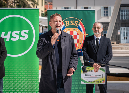 Fotografija 7 - Uzor mu je Gaddafi, maše sa sto tisuća eura koje nema i želi od Šibenika 'nešto između Azurne obale i Toskane'