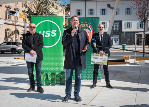 Fotografija 10 - Uzor mu je Gaddafi, maše sa sto tisuća eura koje nema i želi od Šibenika 'nešto između Azurne obale i Toskane'