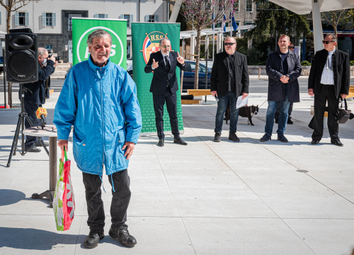 Fotografija 11 - Uzor mu je Gaddafi, maše sa sto tisuća eura koje nema i želi od Šibenika 'nešto između Azurne obale i Toskane'