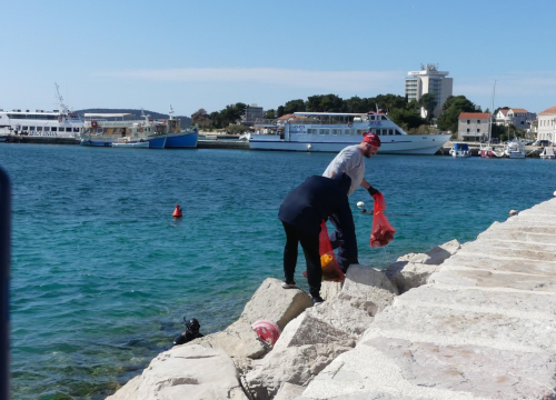Fotografija 10 - Ronioci iz tri županije iz mora kod vodičke rive izronili puna dva kontejnera smeća!