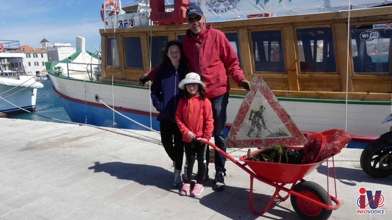 Ronioci iz tri županije iz mora kod vodičke rive izronili puna dva kontejnera smeća!