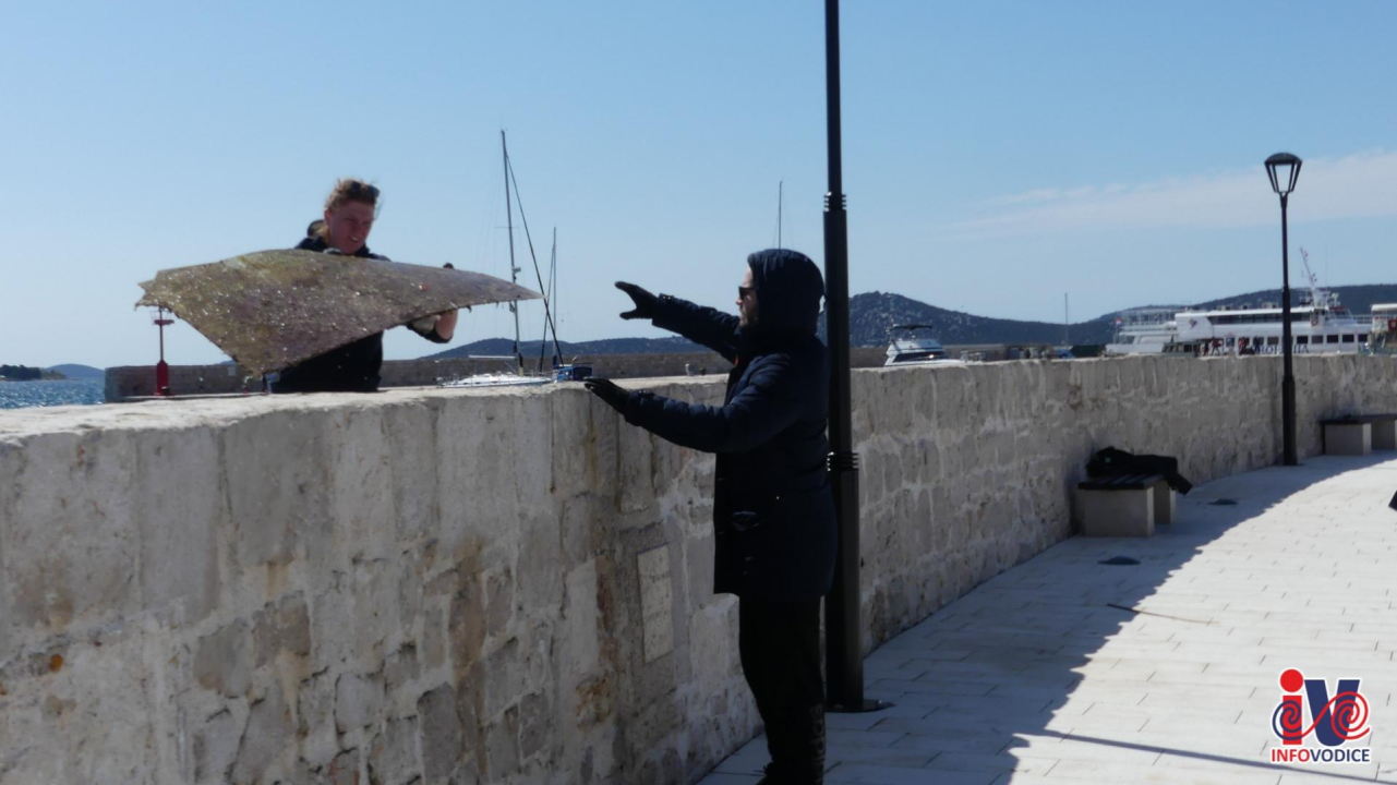 Ronioci iz tri županije iz mora kod vodičke rive izronili puna dva kontejnera smeća!