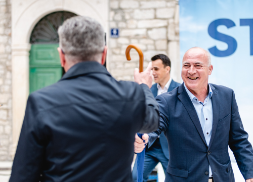 Fotografija 19 - ‘Stabilno’, ali ‘Za svaki slučaj...’: Pauk i Rakić ispred katedrale predstavili kandidature za župana i zamjenika