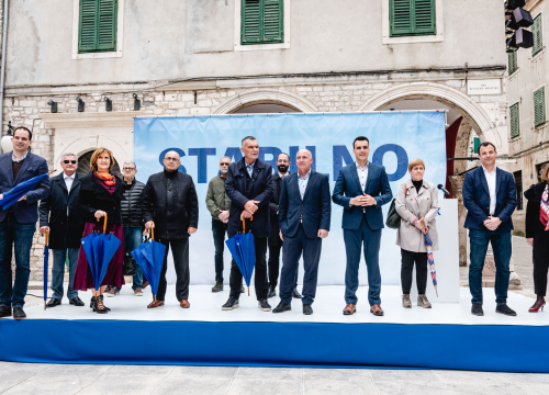 Fotografija 20 - ‘Stabilno’, ali ‘Za svaki slučaj...’: Pauk i Rakić ispred katedrale predstavili kandidature za župana i zamjenika