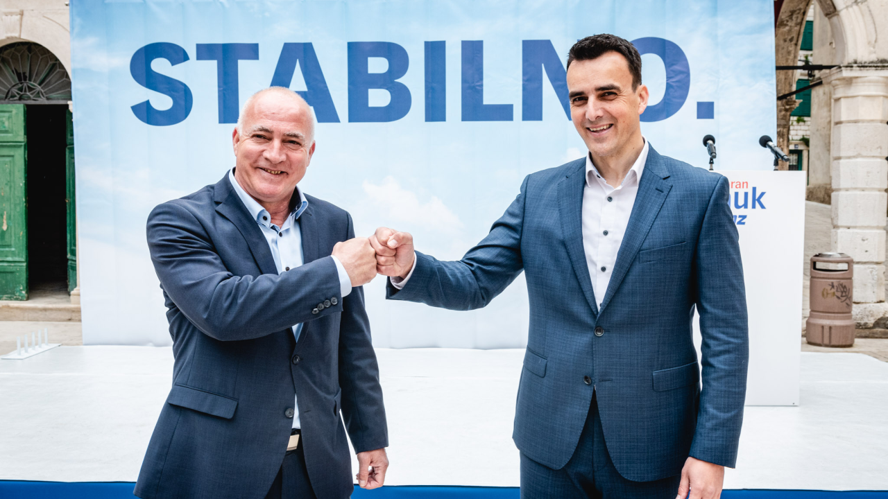 ‘Stabilno’, ali ‘Za svaki slučaj...’: Pauk i Rakić ispred katedrale predstavili kandidature za župana i zamjenika