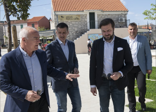 Fotografija 5 - Ministar Ćorić u radnom posjetu Šibensko-kninskoj županiji: Obišao Bikarac i Murter