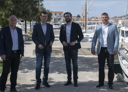 Fotografija 4 - Ministar Ćorić u radnom posjetu Šibensko-kninskoj županiji: Obišao Bikarac i Murter