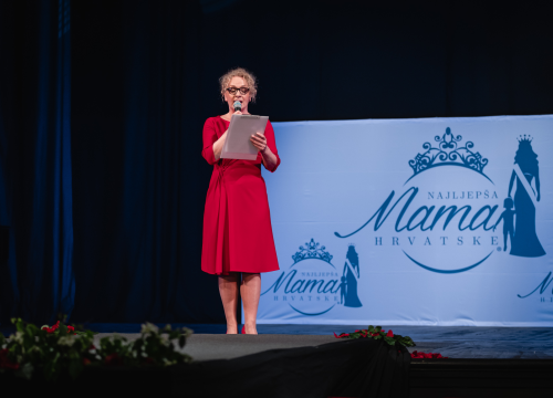 Fotografija 2 - U šibenskom kazalištu održan izbor za najljepšu mamu: Vedrana Halinčić Bakšić i Ljubica Bulić ponijele lente