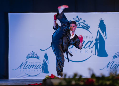 Fotografija 24 - U šibenskom kazalištu održan izbor za najljepšu mamu: Vedrana Halinčić Bakšić i Ljubica Bulić ponijele lente