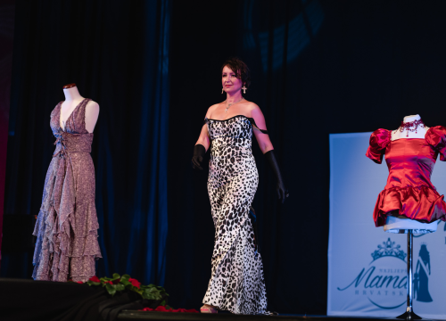 Fotografija 22 - U šibenskom kazalištu održan izbor za najljepšu mamu: Vedrana Halinčić Bakšić i Ljubica Bulić ponijele lente