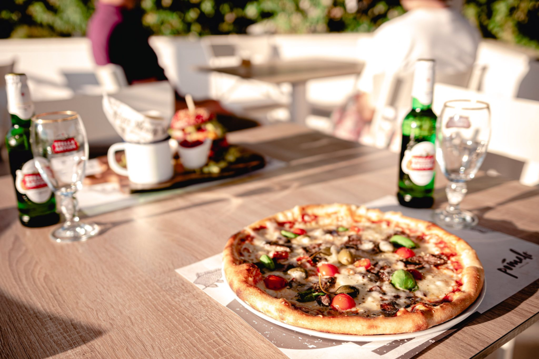 Priuštite si prekrasne trenutke na prozračnoj terasi Pomalo Bistro & Bara u Žaboriću!