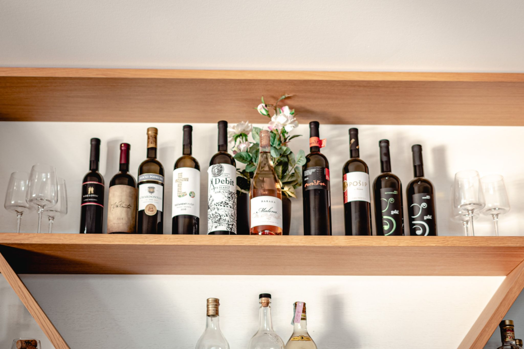 Priuštite si prekrasne trenutke na prozračnoj terasi Pomalo Bistro & Bara u Žaboriću!