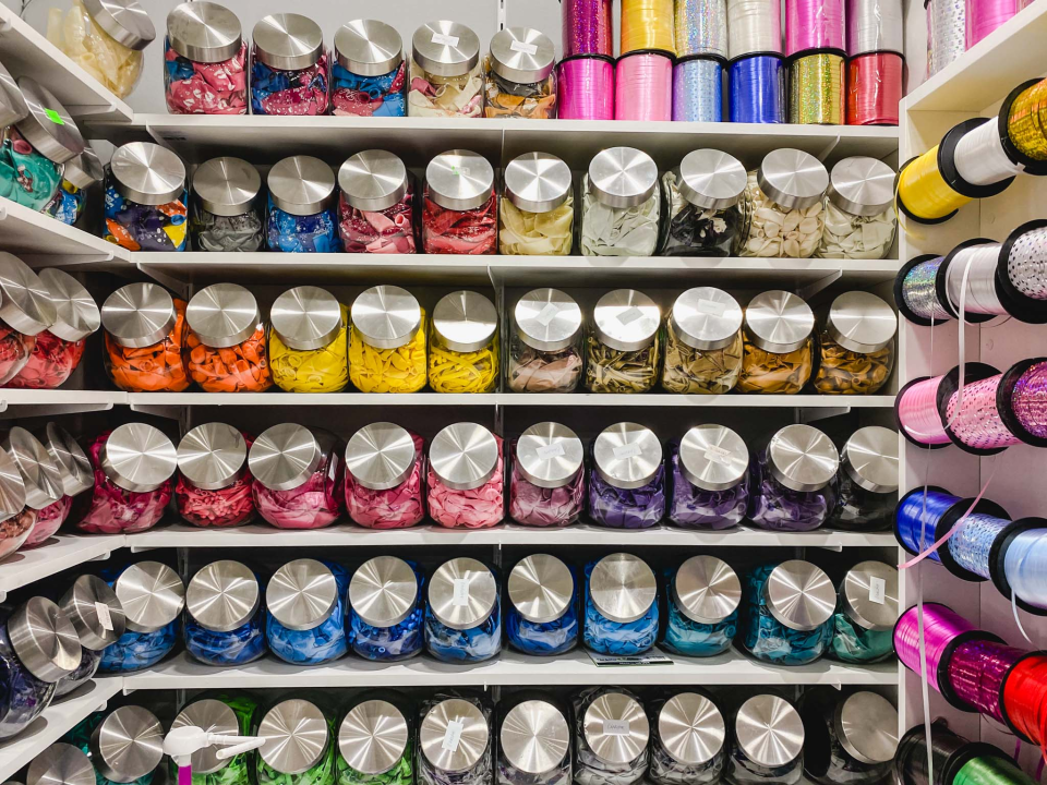 Iznenadite svoje bližnje personaliziranim poklonima i dekoracijama iz Smile T-shirt & party storea!