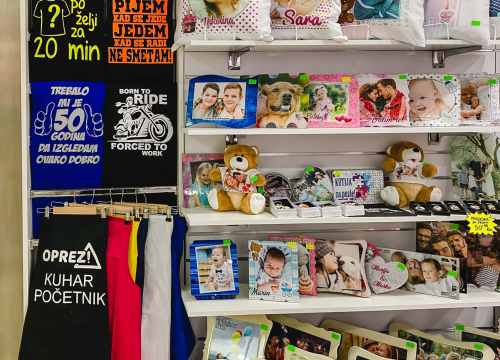 Fotografija 21 - Iznenadite svoje bližnje personaliziranim poklonima i dekoracijama iz Smile T-shirt & party storea!