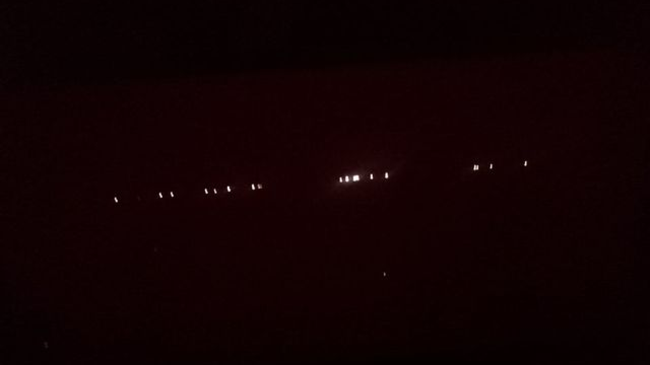 'Šta je ovo, ostaci kineske rakete?' Ova fotografija snimljena je u Lađevcima, jeste li i vi sinoć opazili svjetleće objekte na nebu?