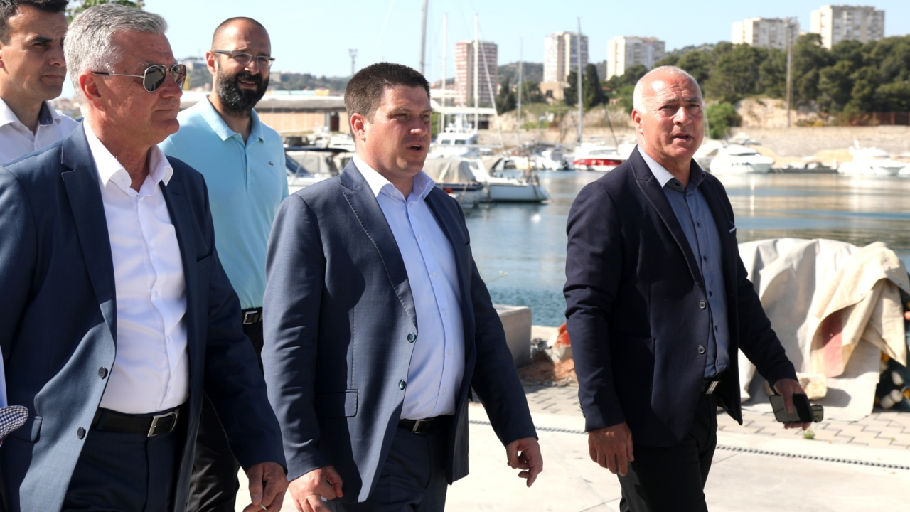 Ministar Oleg Butković obišao Vrnažu: 'Napravili smo luku sa 800 vezova na koju svi možemo biti ponosni'