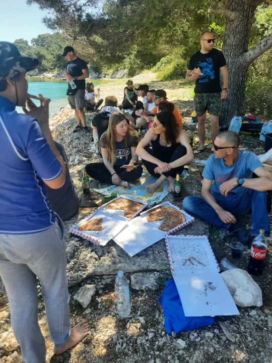 Ronioci objavili što su sve zatekli pod morem na Marinskoj: Gume, gume, gume... i jedan krov!