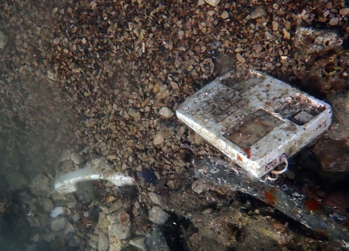 Fotografija 17 - Ronioci objavili što su sve zatekli pod morem na Marinskoj: Gume, gume, gume... i jedan krov!