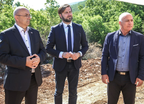 Fotografija 4 - Radovi na sanaciji odlagališta otpada u Drnišu gotovi do kraja ljeta: Ministar Ćorić u obilasku