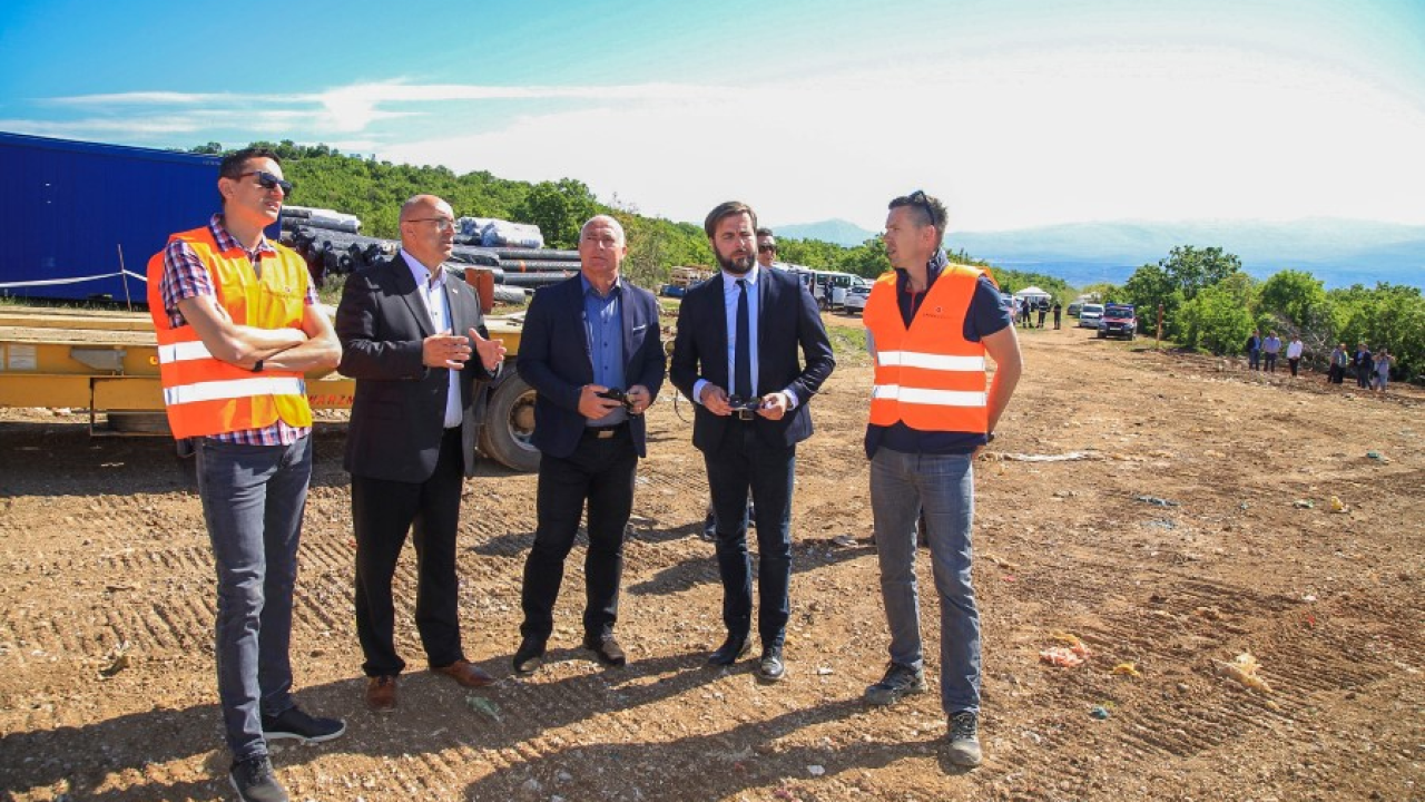 Radovi na sanaciji odlagališta otpada u Drnišu gotovi do kraja ljeta: Ministar Ćorić u obilasku