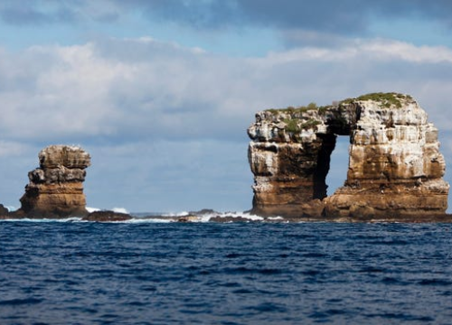 Ode prepoznatljiva kamena formacija: Erozija srušila Darwinov luk na Galapagosu