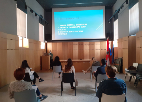 Fotografija 2 - Provjerite raspored radionica u Društvenom centru Grada Skradina!