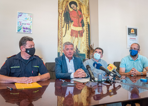 Fotografija 2 - Nakon godina čekanja, potpisan ugovor za izradu projektne dokumentacije za novi Vatrogasni dom u bivšoj vojarni