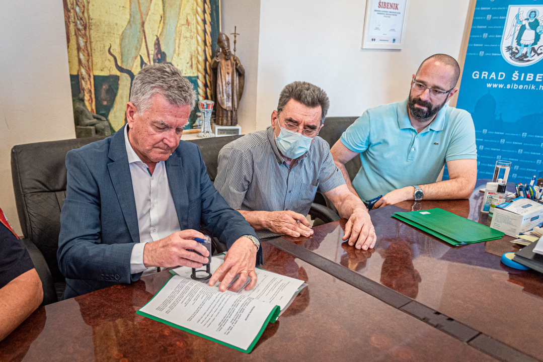 Nakon godina čekanja, potpisan ugovor za izradu projektne dokumentacije za novi Vatrogasni dom u bivšoj vojarni