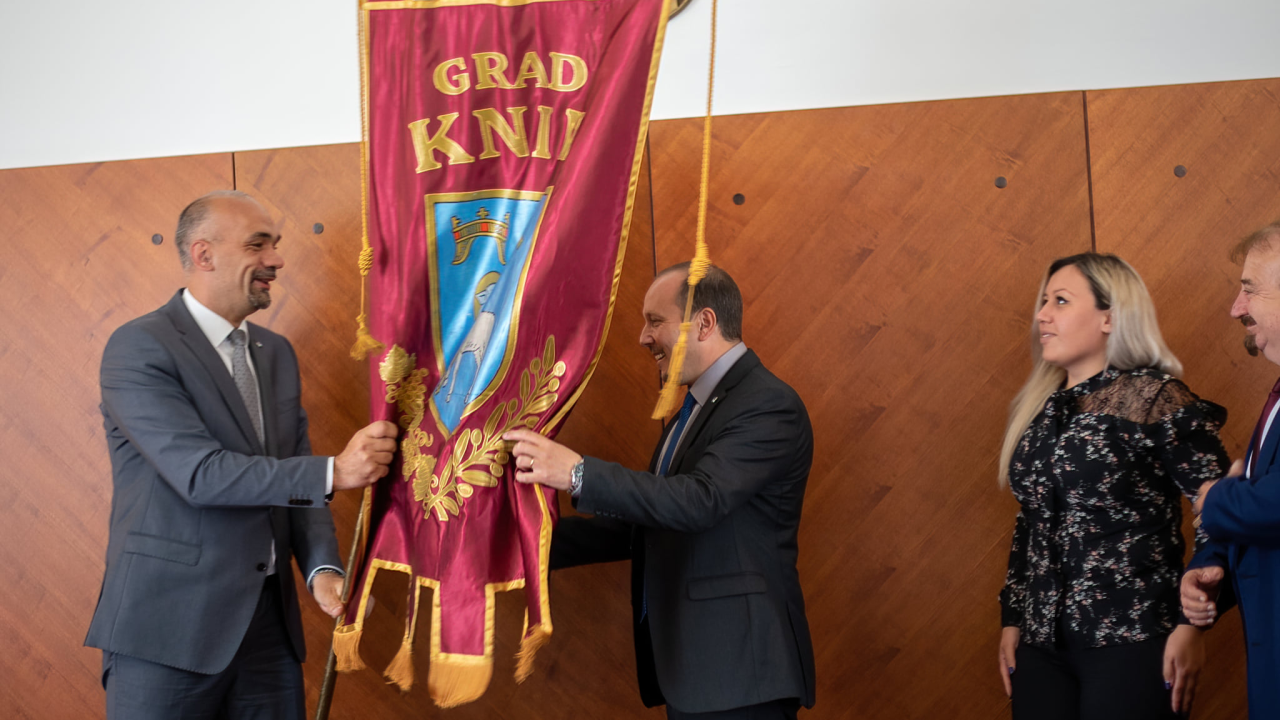Marijo Ćaćić preuzeo vlast od bivšeg kninskog gradonačelnika Marka Jelića