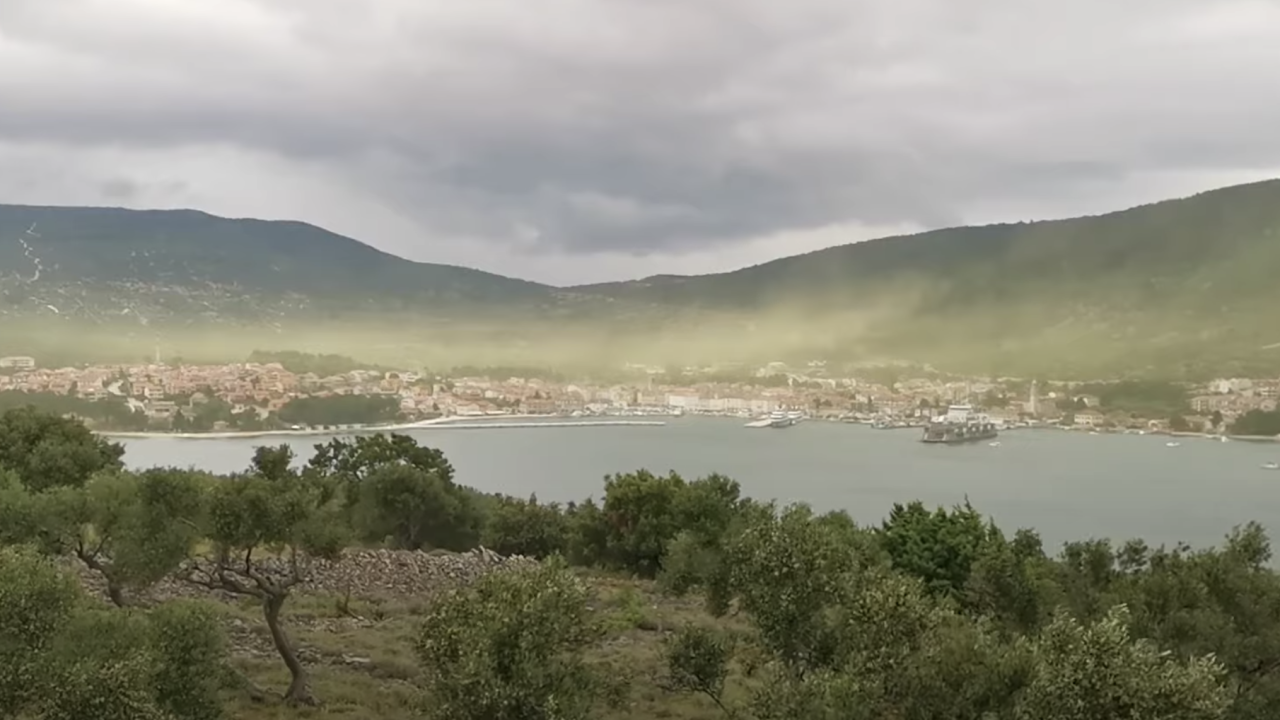 Horor za alergičare: Vjetar digao oblak peludi iznad Cresa